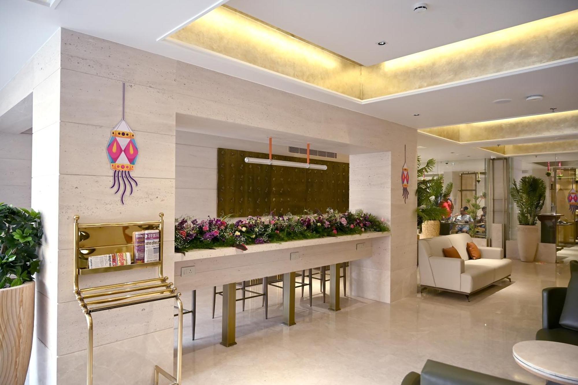 Marigold-Newly Renovated Hotel Shirdi Exterior foto